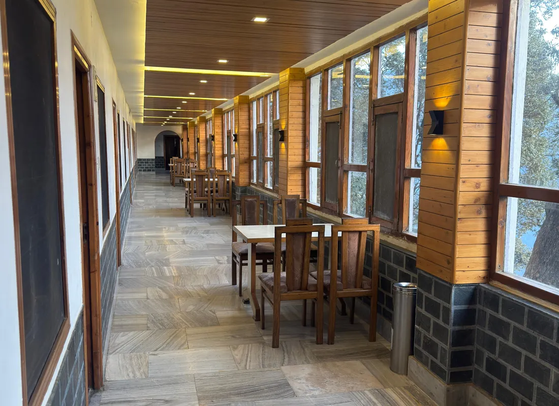 Common seating area at Hotel Super Star, Dalhousie