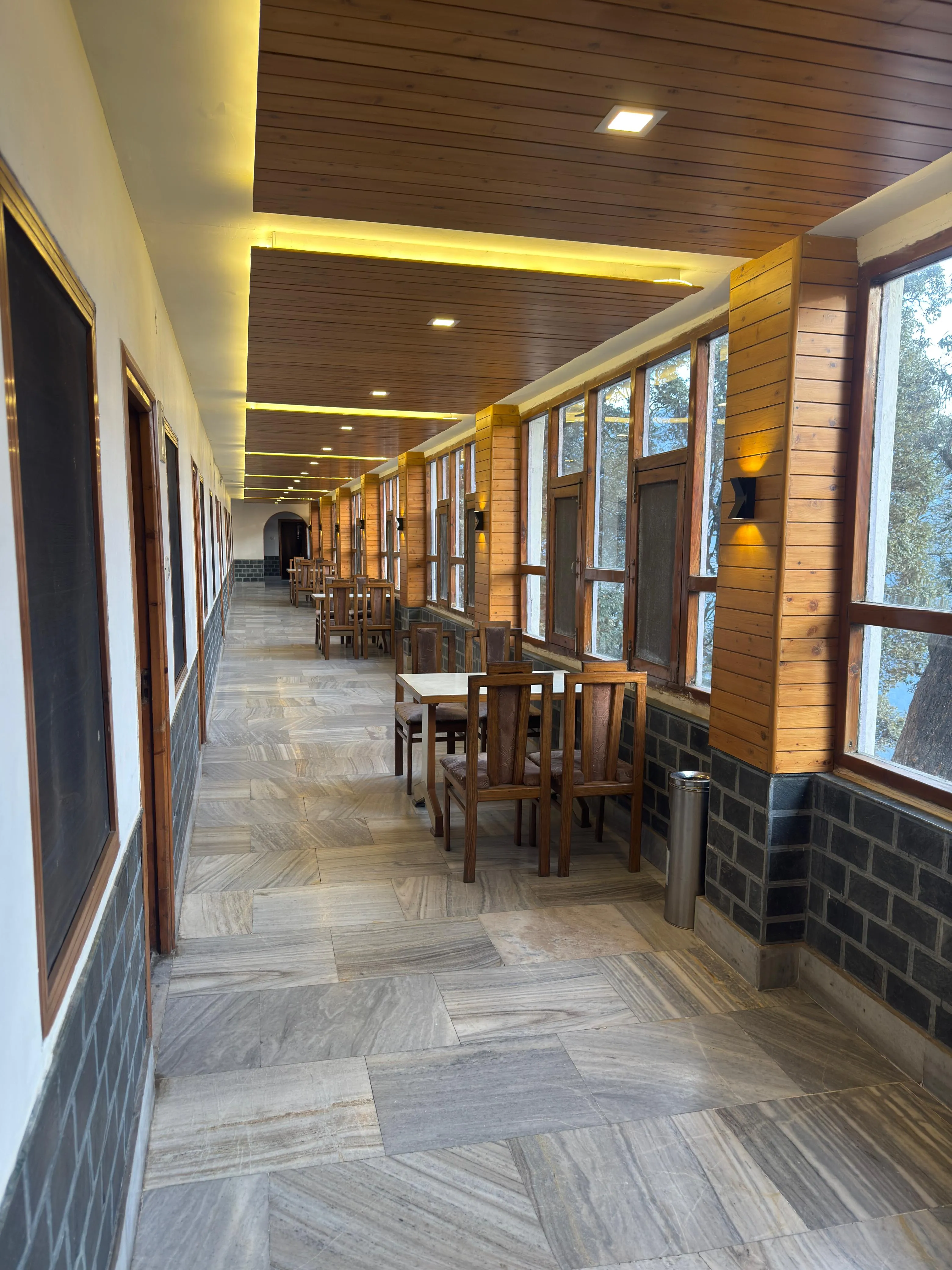 Common seating area at Hotel Super Star, Dalhousie