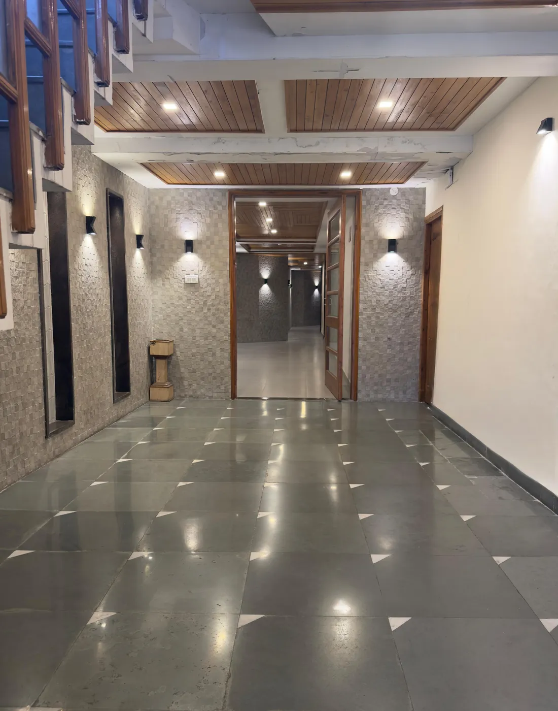 Hotel interior passageway at Hotel Super Star, Dalhousie